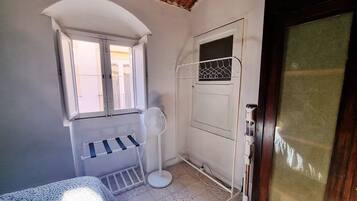 1 Schlafzimmer, Schreibtisch, Bügeleisen/Bügelbrett, kostenloses WLAN