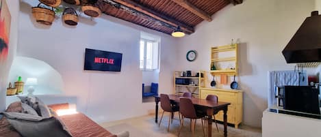 Smart TV, books
