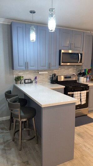 Fridge, microwave, oven, stovetop - Chic and cozy one bedroom apartment located off St. Vincent Road-Nassau, Bahamas (Nassau)