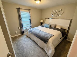 Room - Luxury 2-bedroom house- 10min to Downtown, 5min to shops in safe Overland Park (Overland Park)