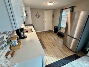 Private kitchen - Luxury 2-bedroom house- 10min to Downtown, 5min to shops in safe Overland Park (Overland Park)