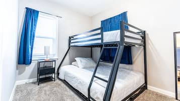 Fer et planche Ă repasser, lit parapluie, Wi-Fi, draps fournis