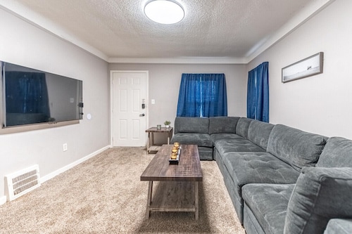 Comfortable 3-Bedroom Home in a Great Central Location