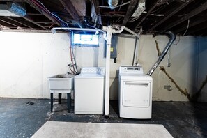 Interior - Crew and Family Oasis (Lincoln Park)