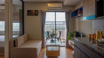 Íbúð - svalir - borgarsýn | Stofa