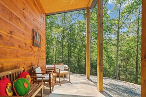 Terrace/patio - Modern cabin retreat in Coosawattee River Resort (Ellijay)
