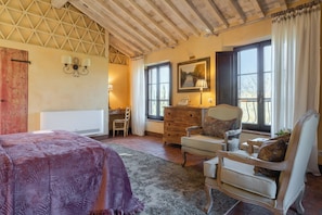 Memory-foam beds, free minibar items, blackout curtains - Agriturismo La Frattina (Buonconvento)