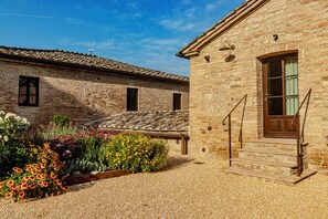 Double Room, Patio, Garden View | Terrace/patio - Agriturismo La Frattina (Buonconvento)