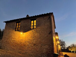 더블룸, 파티오, 정원 전망 | 메모리폼 침대, 무료 미니바 품목, 암막 커튼, 다리미/다리미판