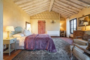 Dubbelrum - uteplats - utsikt mot trädgården | Memory foam-madrasser och minibar med vissa gratis produkter