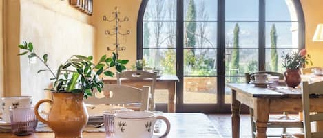 Ilmainen päivittäinen buffetaamiainen