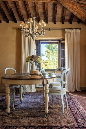 Coin salon dans le hall