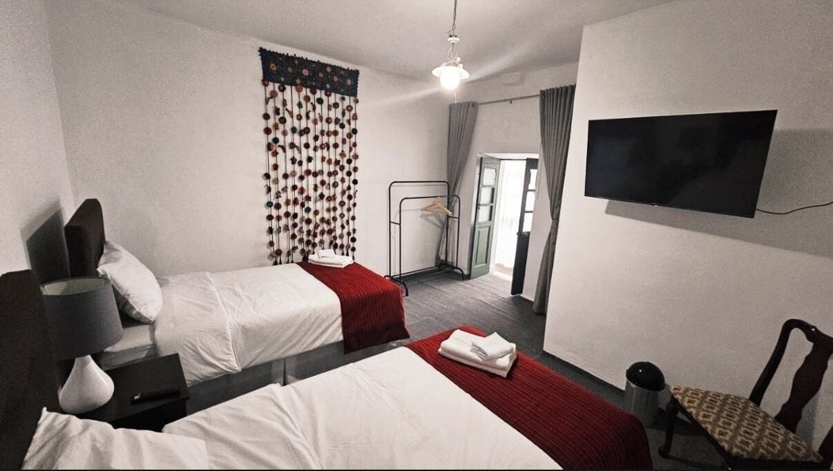 Klassieke kamer, 1 twee- of 2 eenpersoonsbedden, uitzicht op de binnenplaats | Een bureau, gratis wifi