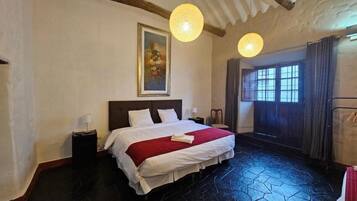 Klassieke tweepersoonskamer | Een bureau, gratis wifi