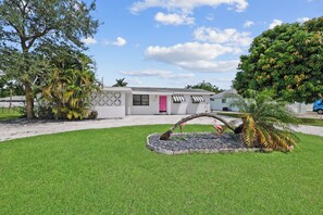 Exterior - Charming Fort Myers Retreat Minutes to Downtown & Edison Estates (Fort Myers)