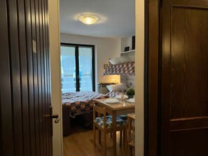Bügeleisen/Bügelbrett, kostenloses WLAN, Bettwäsche
