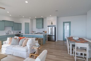 Interior - Beachfront + Hot Tub + 16 Guests + 5 BR + Pets + Outdoor Games + Beach Gear/Toys (Bolivar Peninsula)