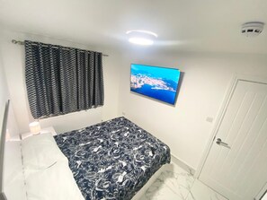 Bügeleisen/Bügelbrett, WLAN, Bettwäsche