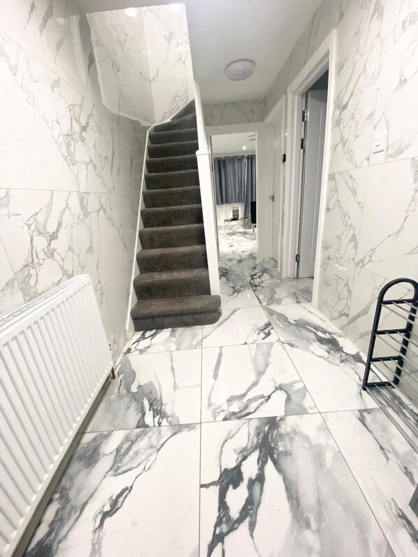 Interior - THE ROYAL BOUTIQUE MAYFAIR LODGE by LONDON , SLEEP 8 (London)