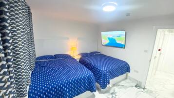 Strykjärn/strykbräda, wi-fi och sängkläder