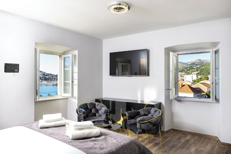 奢华双人房, 海景 | 客房内保险箱、熨斗/熨板、免费 WiFi