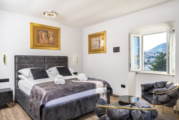 Luxury Double Room, Sea View | In-room safe, iron/ironing board, free WiFi