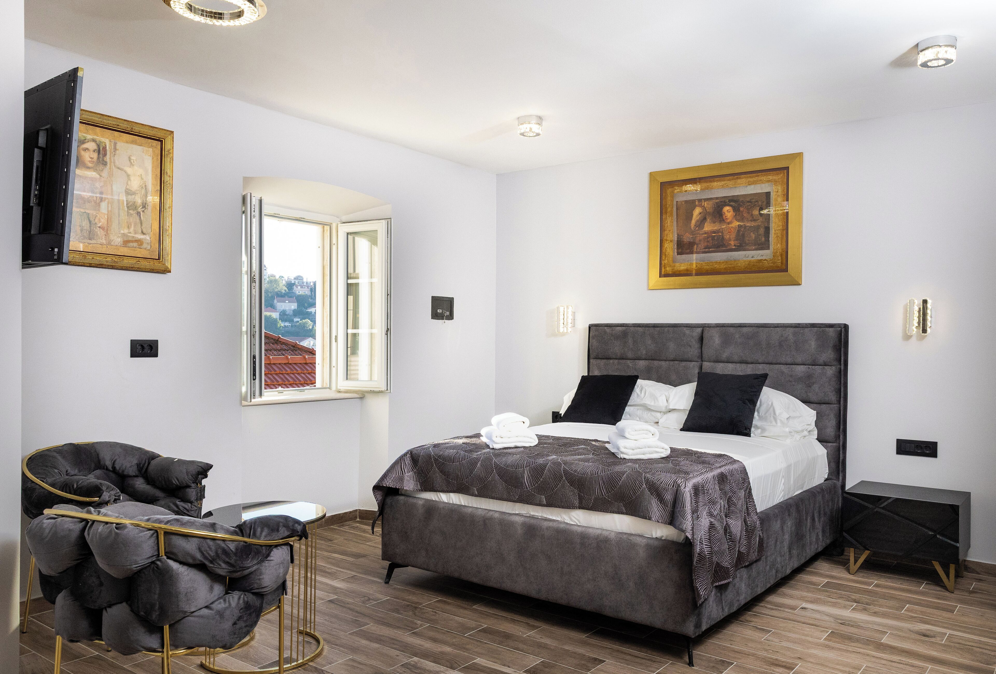 奢華雙人房, 部分海景 | 房內夾萬、熨斗/熨衫板、免費 Wi-Fi