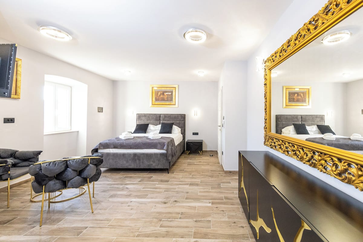 Deluxe Double Room, Sea View | In-room safe, iron/ironing board (on request), free WiFi, bed sheets
