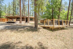 Terrace/patio - Northern Dancer - Stunning 3 Bdrm, Spacious, Hot Tub, Fireplaces (Ruidoso)