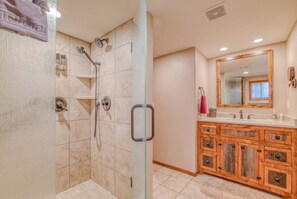 Hair dryer, towels - Northern Dancer - Stunning 3 Bdrm, Spacious, Hot Tub, Fireplaces (Ruidoso)