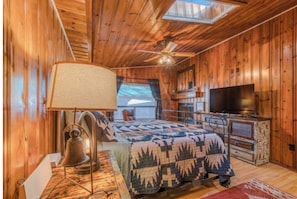 3 bedrooms, iron/ironing board, WiFi, bed sheets - Northern Dancer - Stunning 3 Bdrm, Spacious, Hot Tub, Fireplaces (Ruidoso)