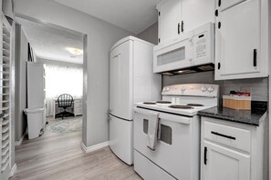 Mikroaaltouuni, uuni, liesi, astianpesukone