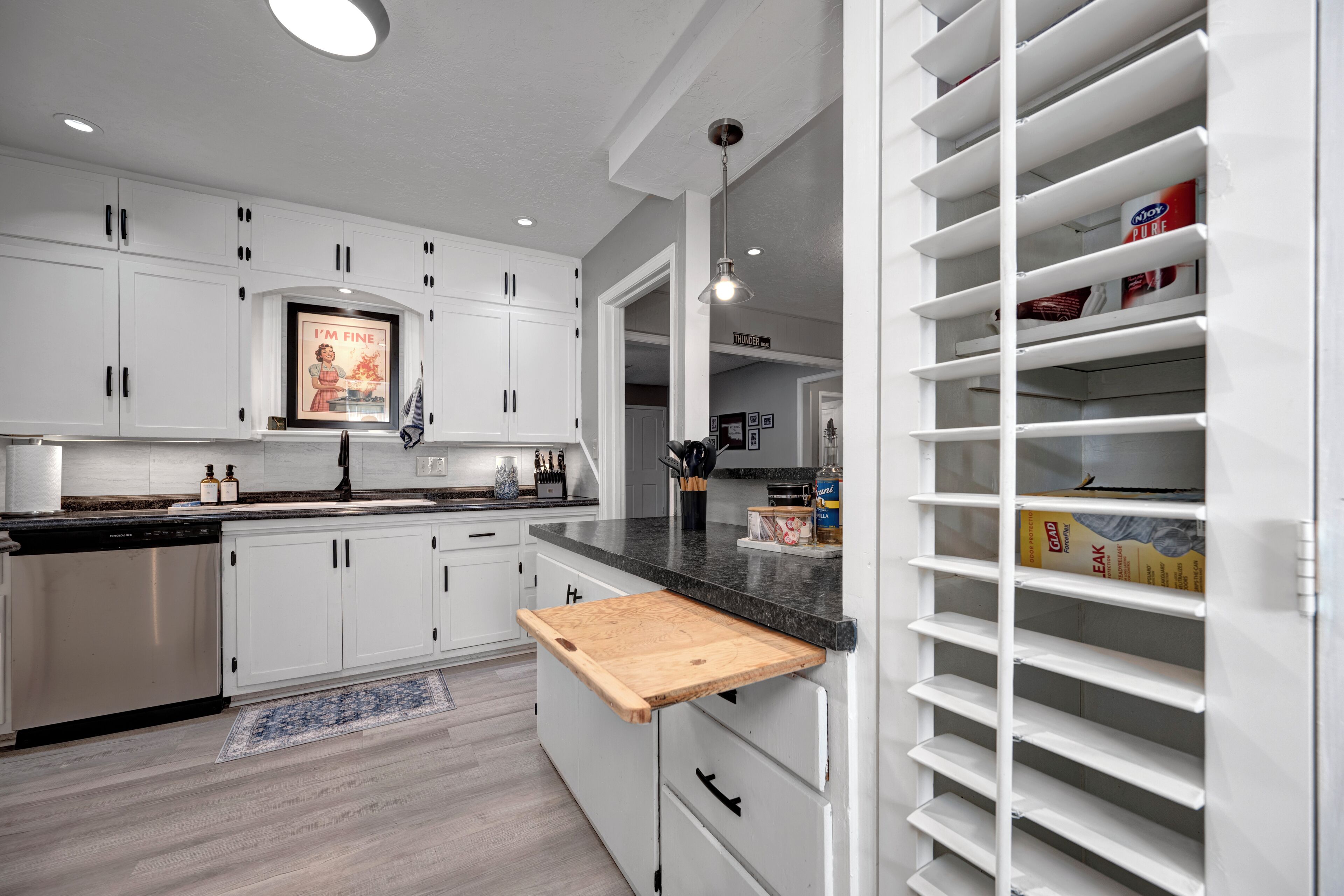 Micro-ondes, four, plaque de cuisson, lave-vaisselle