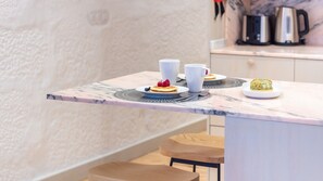 Dining - Bainharia 82: 201 & 301 (Porto)