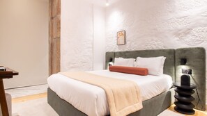 Iron/ironing board, free WiFi, bed sheets - Bainharia 82: 401 & 501 (Porto)