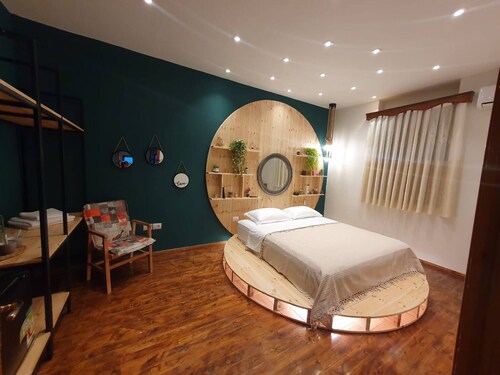 Room-woodlands Apartments