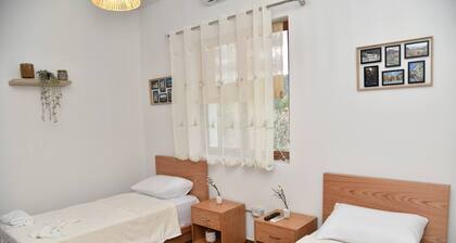 Room-woodlands Apartments