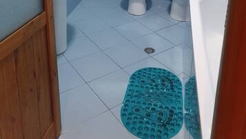 Room, 2 Bedrooms, Mountain View | Bathroom