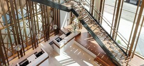 المنشأة من الداخل