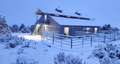 Beautiful barn loft in the country with beautiful views of the Cascade Mountains