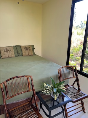 مكواة/لوح كي وخدمة الإنترنت وملاءات أسرّة