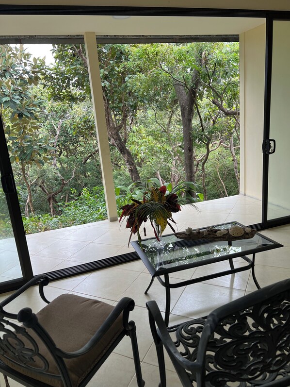 المنشأة من الداخل