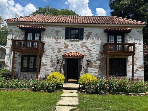 Beautiful Belhaven apt close to it all 1 king bed /1bath