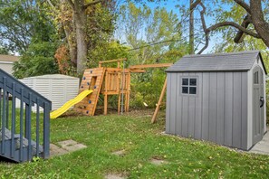 Children's area - Cozy 2BR / Close to Mayo Clinic / Full Kitchen & Private Backyard (Rochester)