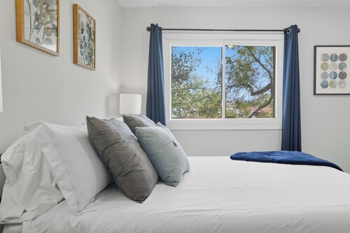 Cozy 2BR / Close to Mayo Clinic / Full Kitchen & Private Backyard