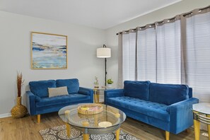 Smart-TV, Kamin, Tischfußball