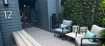 Beautiful Mid-Century 2-bedroom house in Lake Oswego with gorgeous views