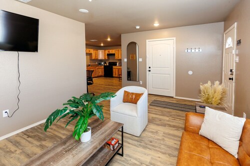 5 min to Lubbock Airport · 10 min to TTU · Budget