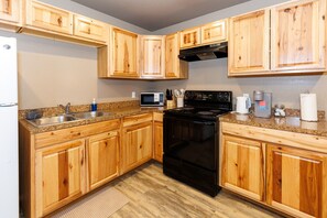 Private kitchen - 5 min to Lubbock Airport · 10 min to TTU · Budget (Lubbock)