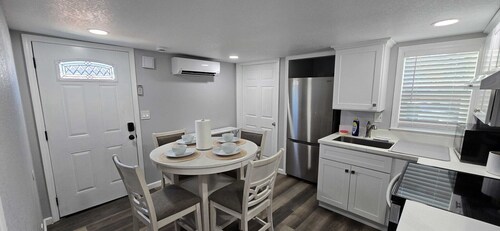 Charming 1-BR Unit | Near Memorial Hospital, Parks & Shops